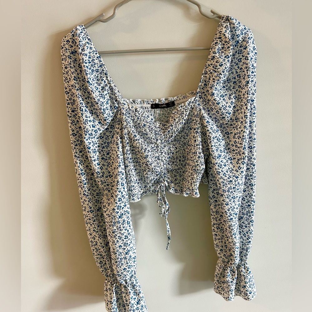 Blue & White Flower Pattern Cropped Long Sleeve